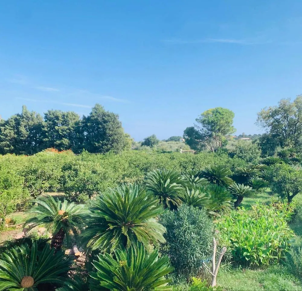 Cottage Surrounded By Nature Near The Sea - تْشيفالو