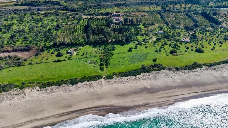 Cottage Surrounded By Nature Near The Sea - تْشيفالو 0*,  إيطاليا