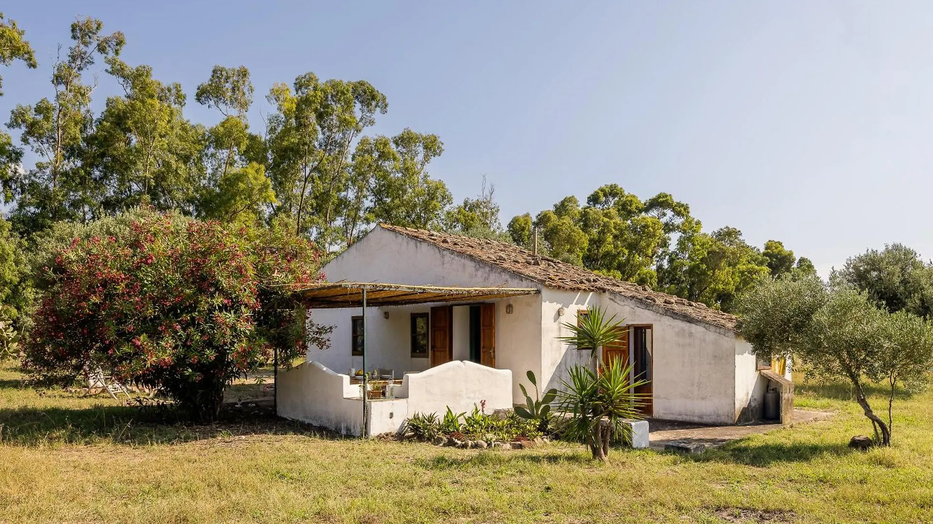 Cottage Surrounded By Nature Near The Sea - تْشيفالو